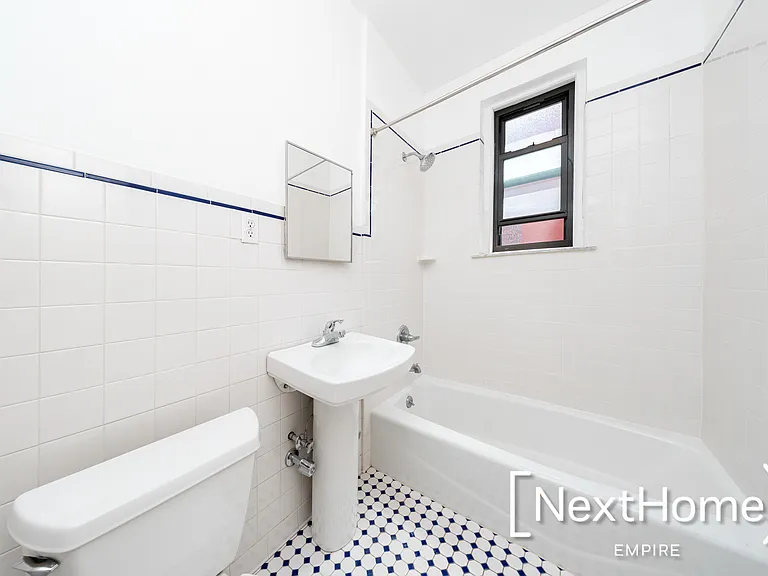 2828 42nd St #B1 — Photo 8