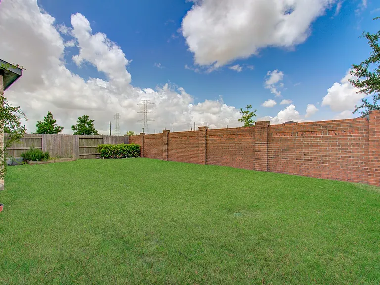 21118 Vancherry Dr — Photo 34