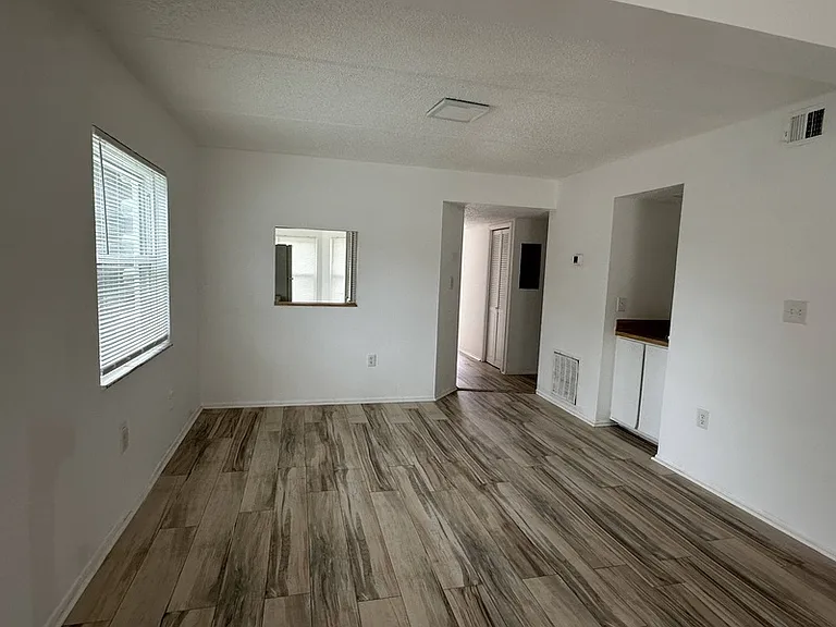 6509 Dumont Ave — Photo 4