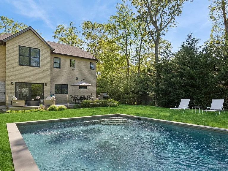 80 Sycamore Dr — Photo 23