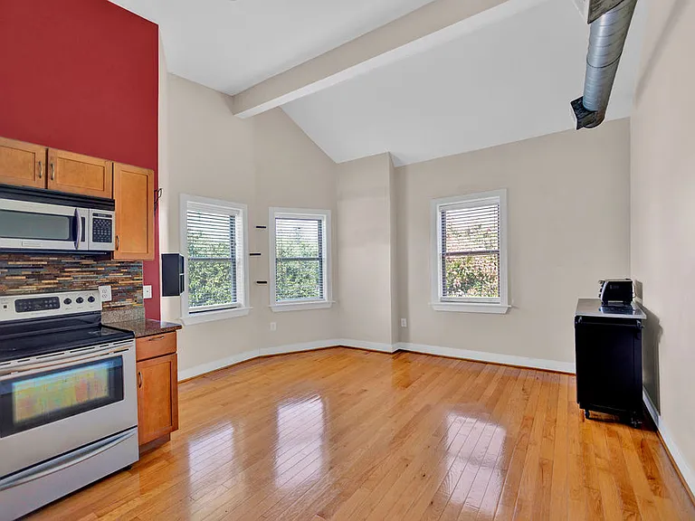 1301 Adams St NE #C — Photo 7