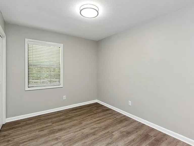 Skyline Flats — Photo 13