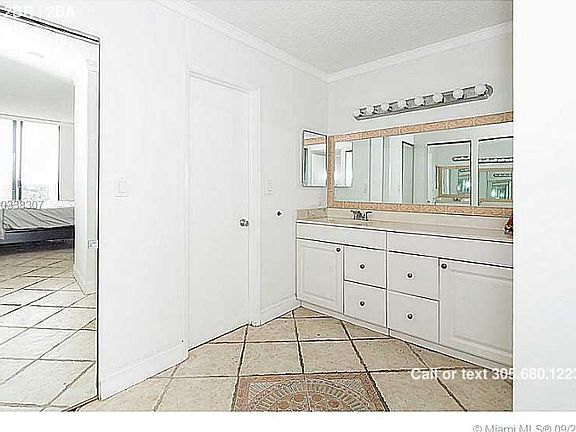 4th image of 20505 E Country Club Dr APT 1234