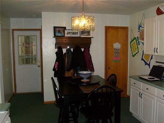 4th image of 126 Wellington St