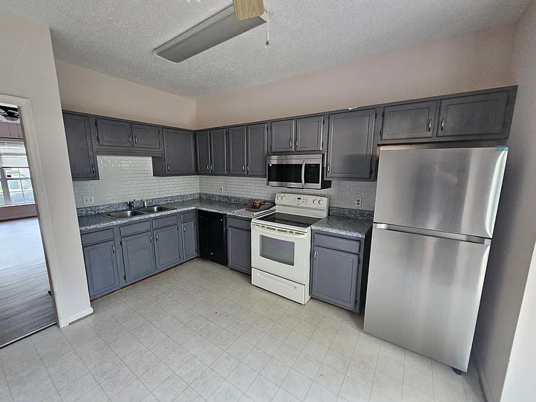 5110 Cypress Point Cir #102 — Photo 5