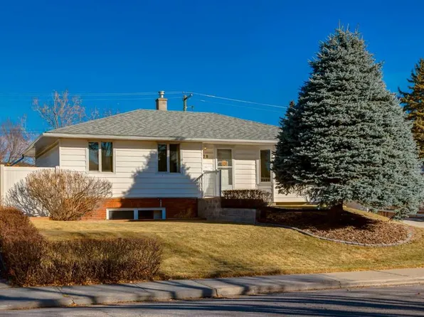 178 Windermere Rd SW, Calgary, AB T3C 3K8