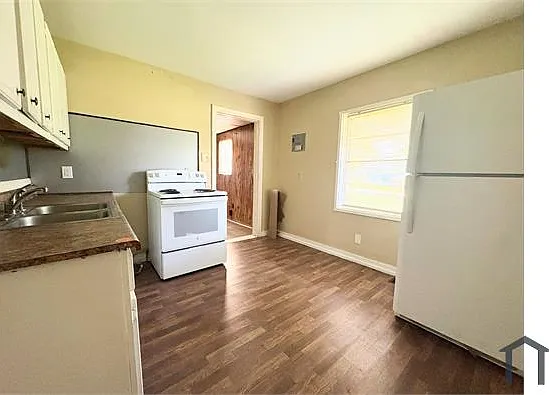 3 bed, 1080 sqft, $1,100 — Photo 2