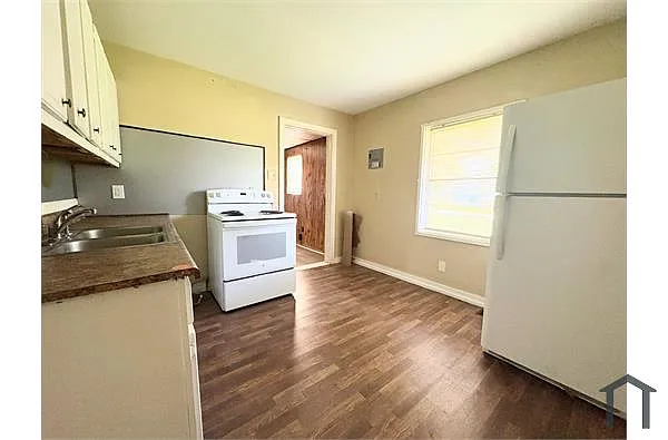Building Photo - 1315 46th Way N