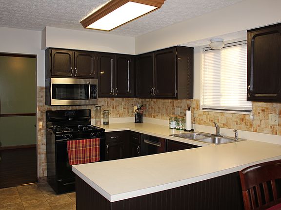 3rd image of 1673 Woodbluff Dr