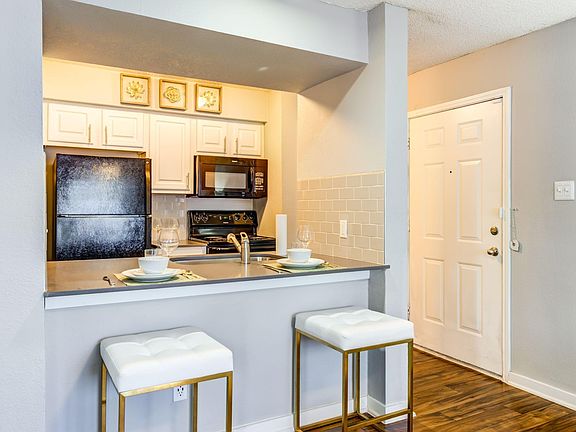 2nd image of 1705 NE Green Oaks Blvd #813