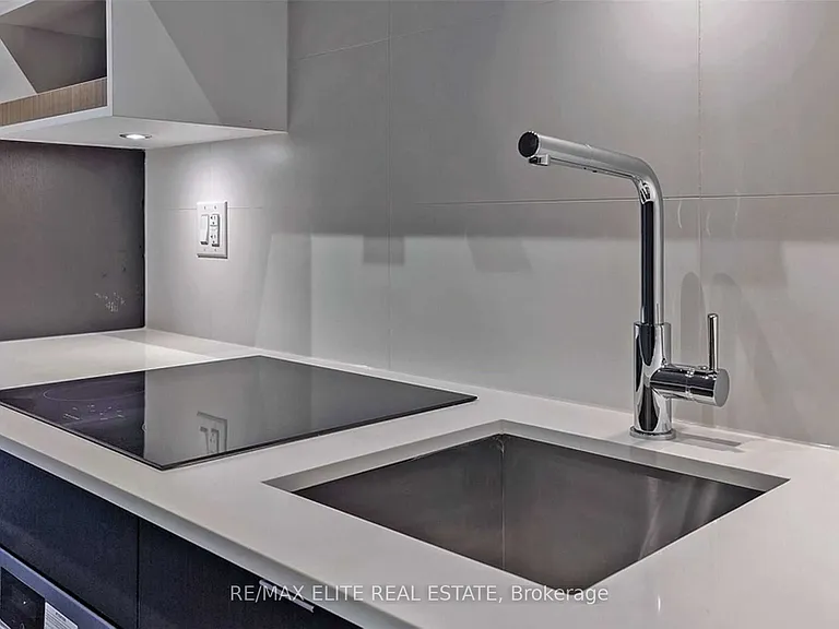20 Edward St #1307 — Photo 18