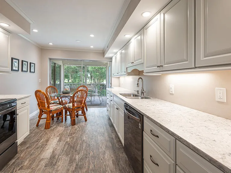 241 Palm River Blvd #C202 — Photo 4