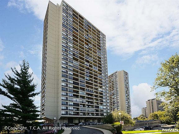 3rd image of 6 Horizon Rd #906