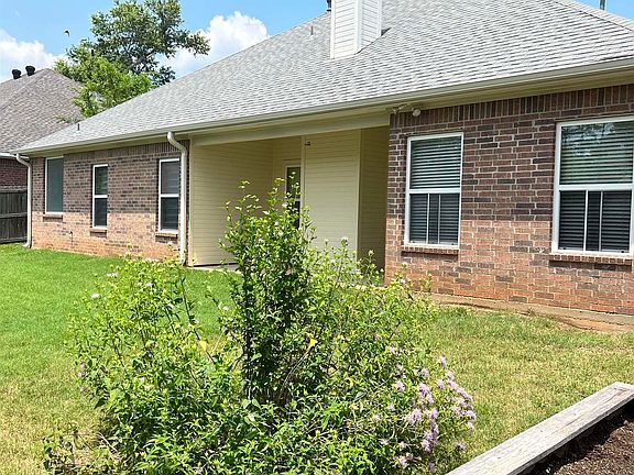 5th image of 813 Keble Ln #813