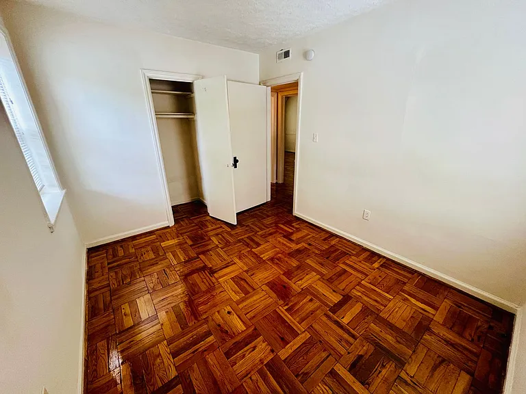 2702 Kensington Avenue — Photo 23
