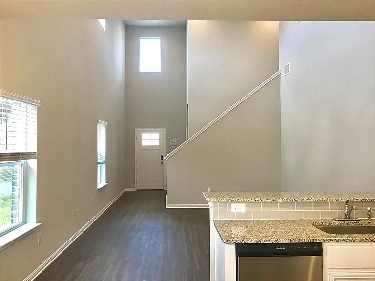 1121 Fairhaven Gtwy — Photo 3