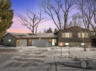 1867 Prairie Ln, Muscatine, IA 52761