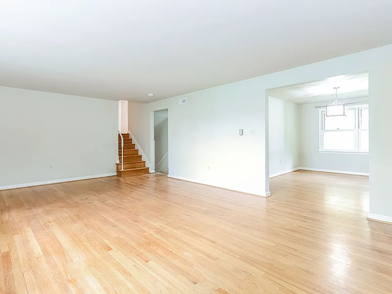 934 Village Rd — Photo 5