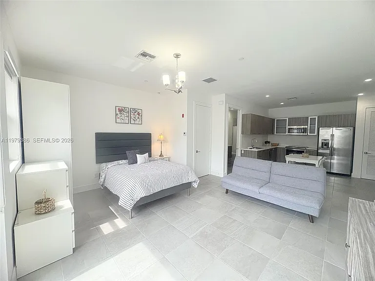 1045 NE 18th Ave #304 — Photo 8