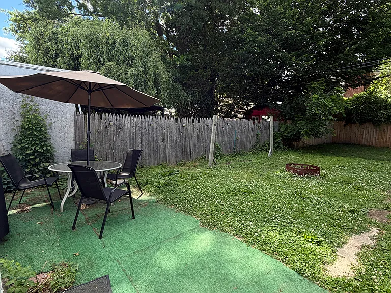 470 Conarroe St — Photo 12