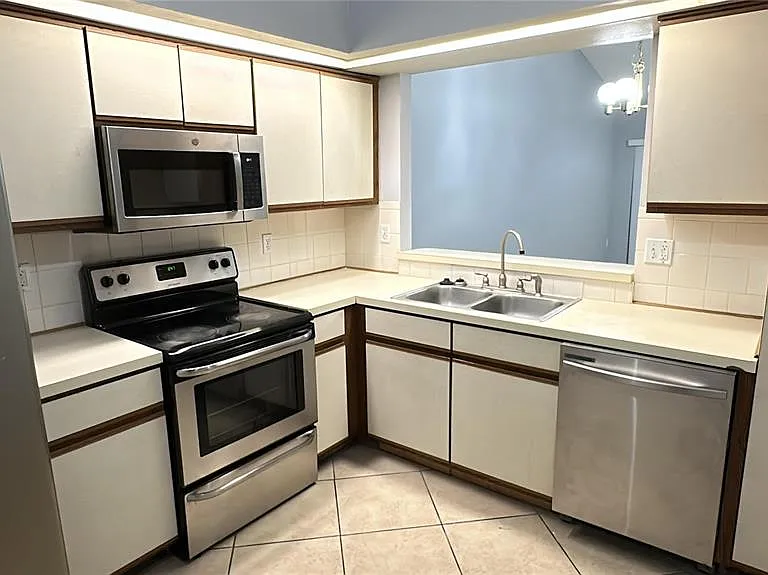 1108 Lucaya Cir — Photo 4
