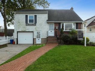 597 9th St, West Hempstead, NY 11552