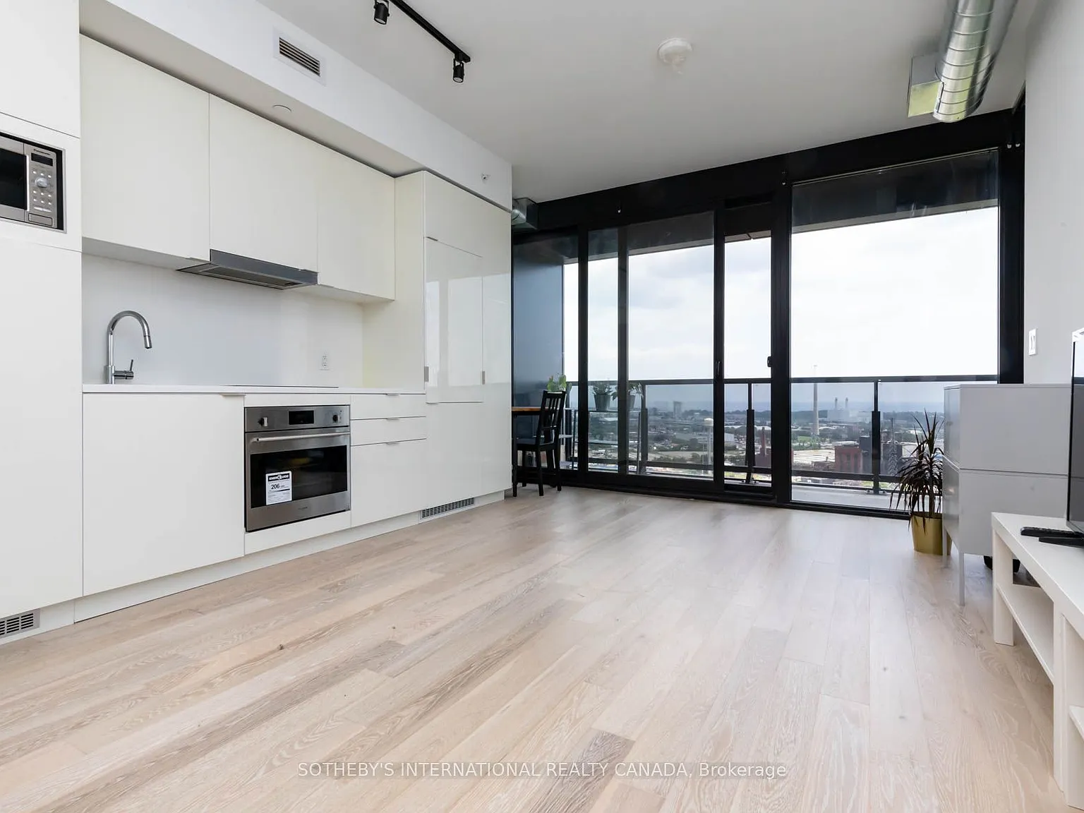 1 bed, $2,600 — Photo 2