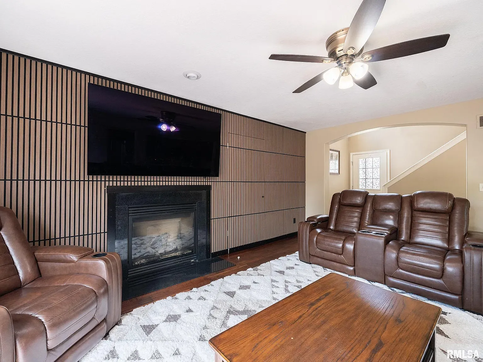 4 bed, 3.5 bath, 2481 sqft, $2,600 — Photo 3