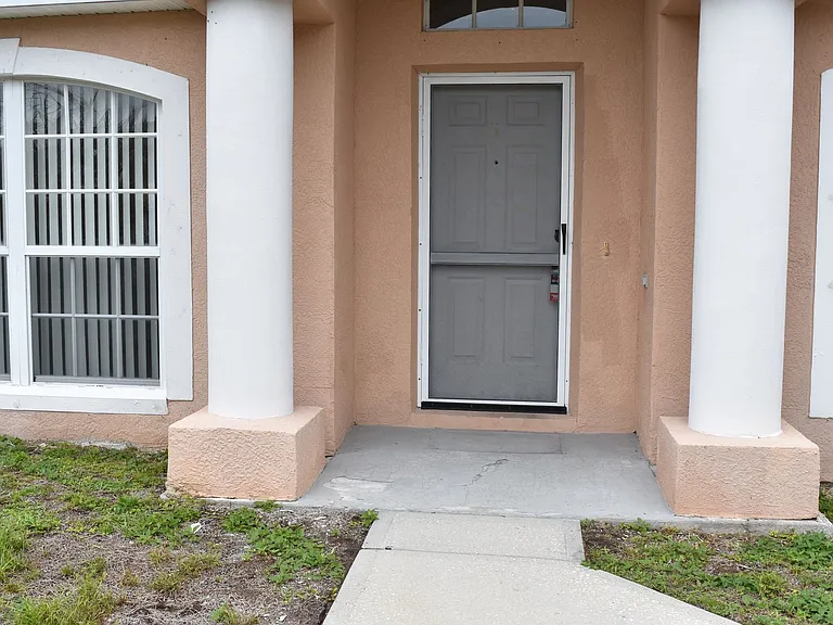 334 Bordeaux Ave NE — Photo 4