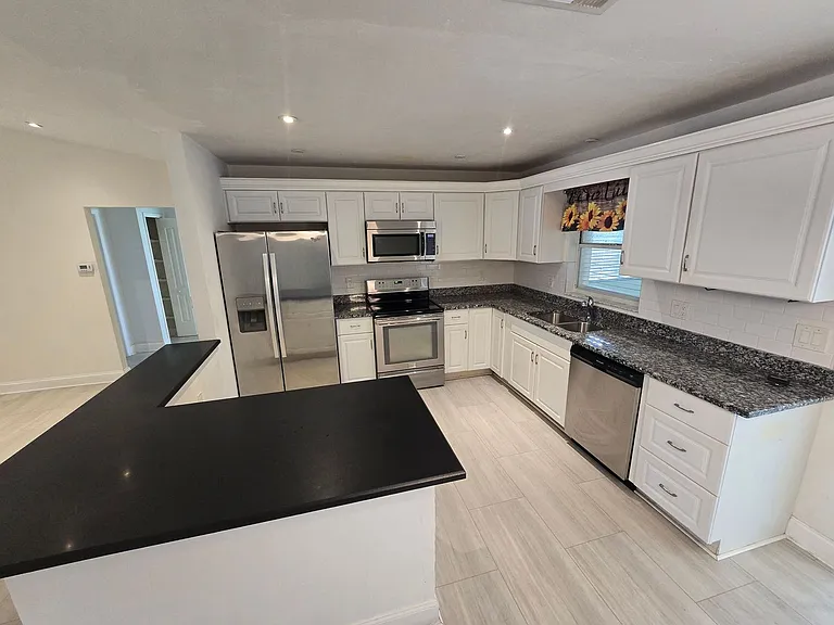 3027 SW 23rd Ave — Photo 5
