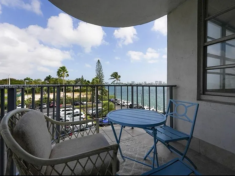 11930 N Bayshore Dr #302 — Photo 4
