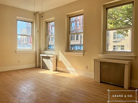 Rented by Grand & Co. | media 5