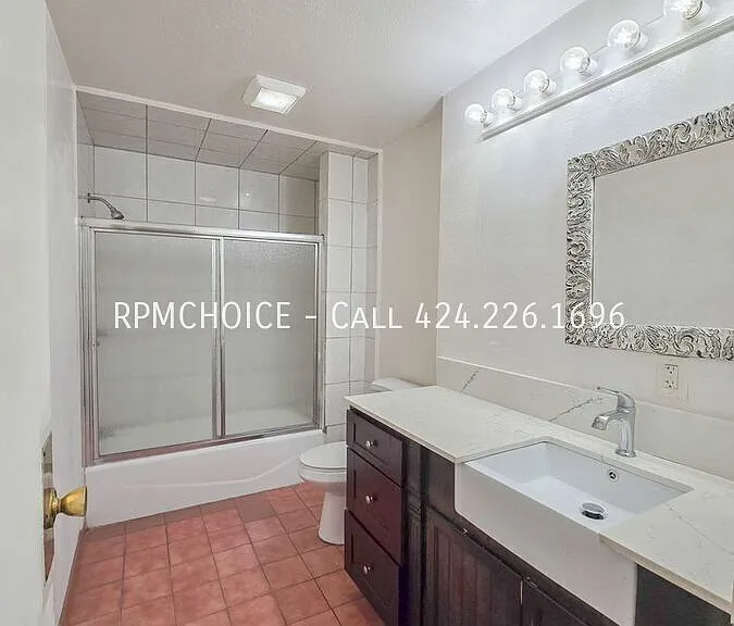 532 S Flower St #1 — Photo 13