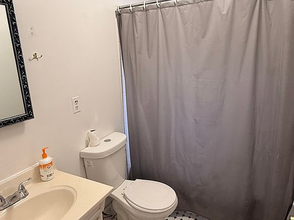 5th image of 2122 S 10th St Floor 2