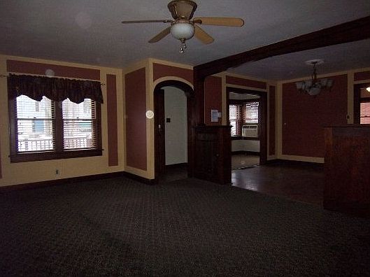 3rd image of 402 S Van Buren St