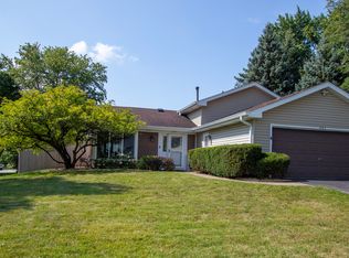 301 Pierce Ct, Bolingbrook, IL 60440