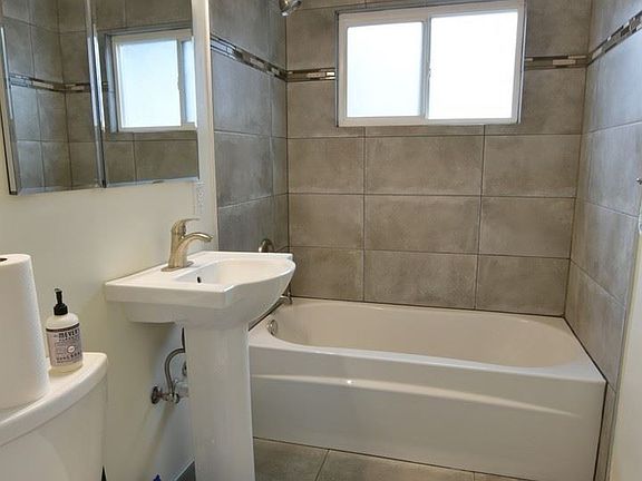 5th image of 3221 Franela Dr
