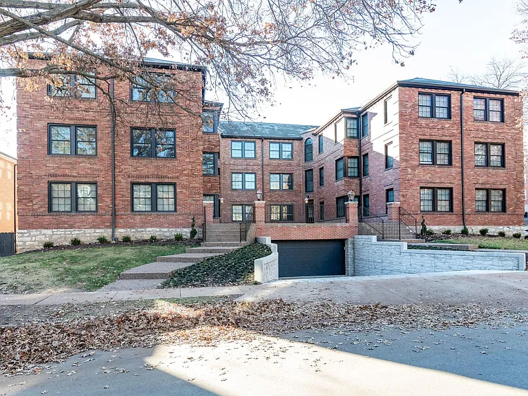 7570 Oxford Dr #1 — Photo 18