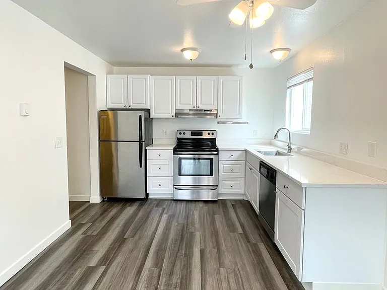 Welcome to a prime West Seattle community designed for convenient and comfortable living — Photo 17