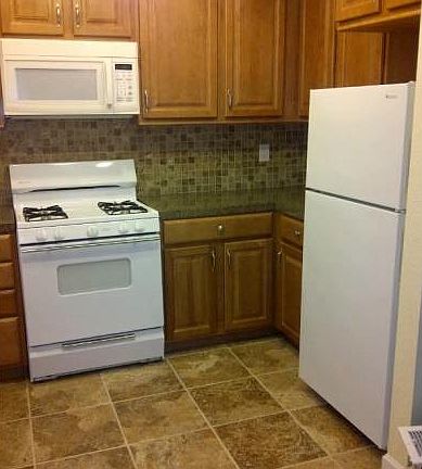 5th image of 225 Lincoln Ave