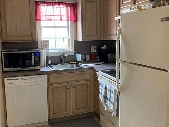 5th image of 6 Stonehenge Dr Unit 311