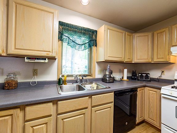 4th image of 205 E Bos Creek Dr