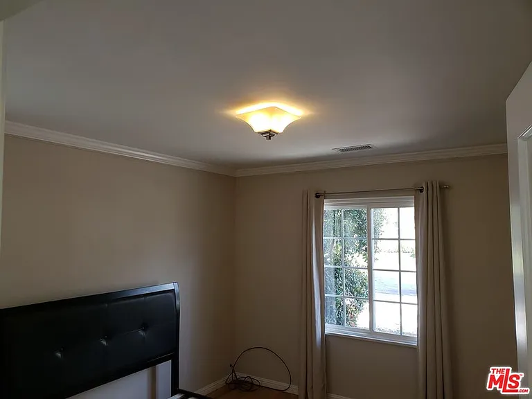 1729 S Carmelina Ave — Photo 10