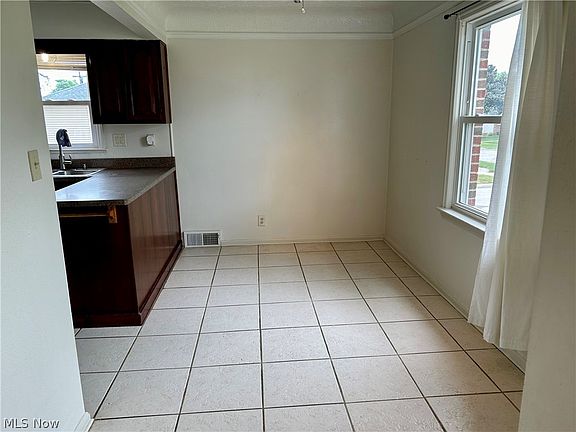 5th image of 6002 Sunderland Dr