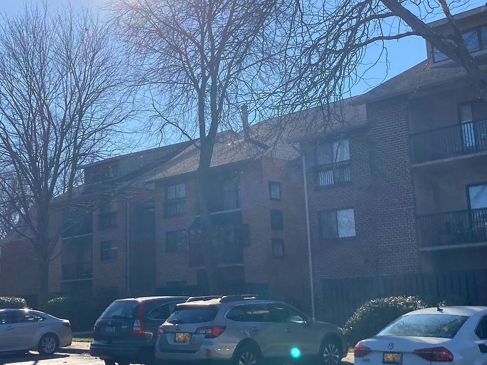 2nd image of 302 Hilltop Ln