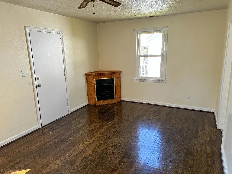 44 Forest Hill Ave NE — Photo 3