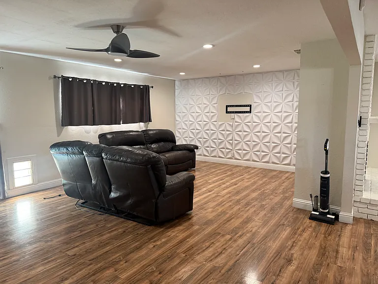 MAIN LIVING ROOM
