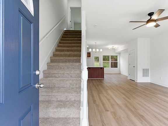 4th image of 2025 Pinecrest Dr