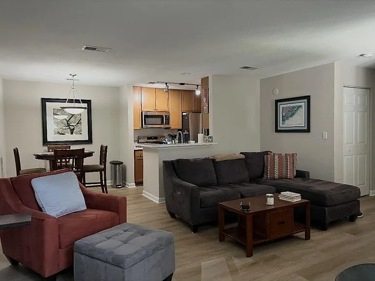 271 Alexandra Dr #7 — Photo 5