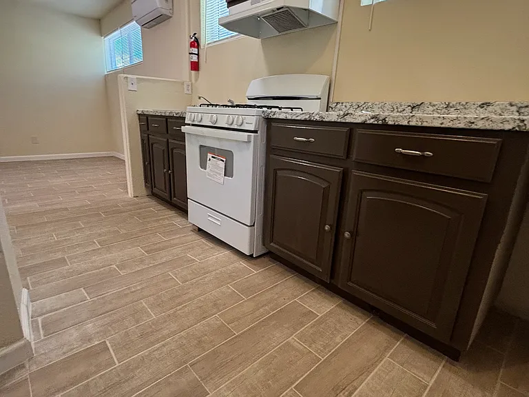 340 N Wayside Dr #C — Photo 8